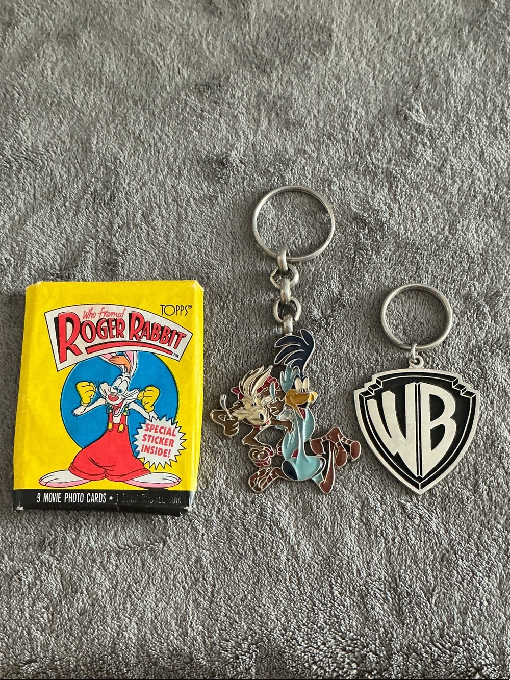 Warner Bros. Road Runner & Wile E. Coyote Enamel Keychain - Black & Multicolor